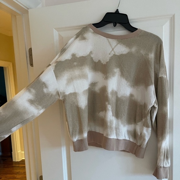 Urban Daisy Sweatshirt - Picture 2 of 5